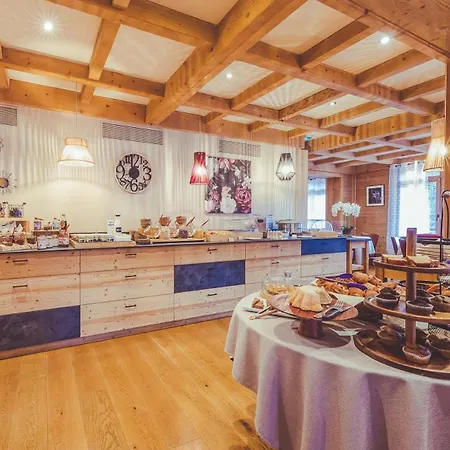 Hotel La Clef Des Champs 4*